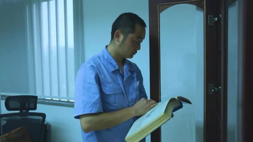 【兵裝青年標(biāo)兵②】建設(shè)工業(yè)：“熊孩子”的名品設(shè)計(jì)夢(mèng)