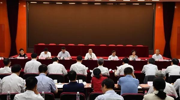 國資委與中央企業(yè)簽訂經(jīng)營業(yè)績責(zé)任書，郝鵬強(qiáng)調(diào)要全力以赴穩(wěn)增長切實(shí)發(fā)揮好“穩(wěn)定器”作用